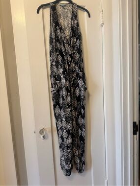 Veronica M Black & White Geometric/boho Sleeveless Jumpsuit/romper